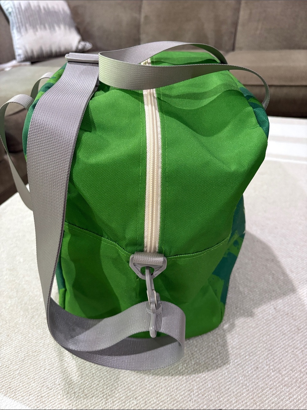 NFL Draft 2025 Green Bay Messenger Bag with Gray Shoulder Strap and Handles NEW - Picture 4 of 7
